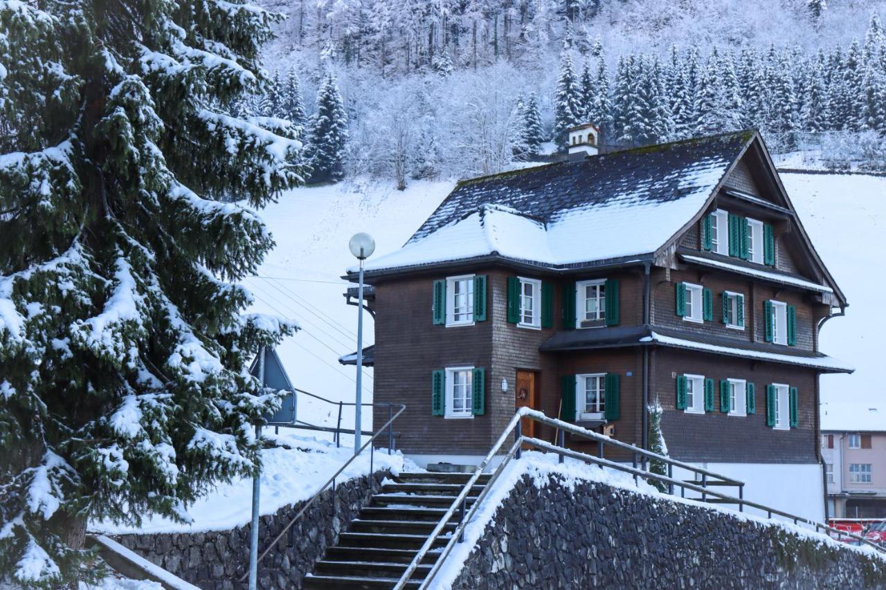 Szilvias Bergwiesenblick - Emmetten Ganze Etage - 4 Zimmer Apartment Bagian luar foto